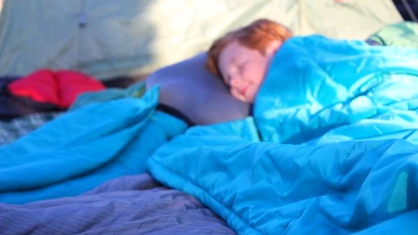 kelty tru.comfort 20 doublewide - layers, including two separate, built-in blankets, give sleepers...