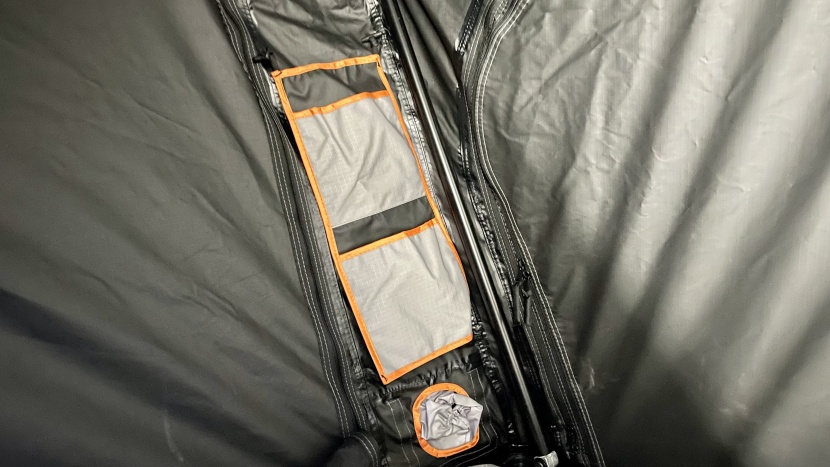 the falcon 3 eye has pockets all over the interior of the tent.