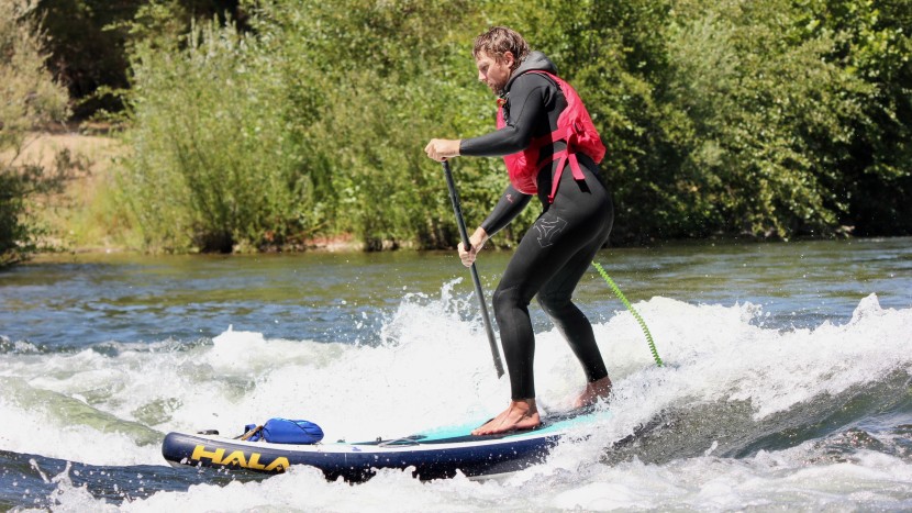 life jacket - the nrs vapor&#039;s paneled foam and six adjustment points help contour...