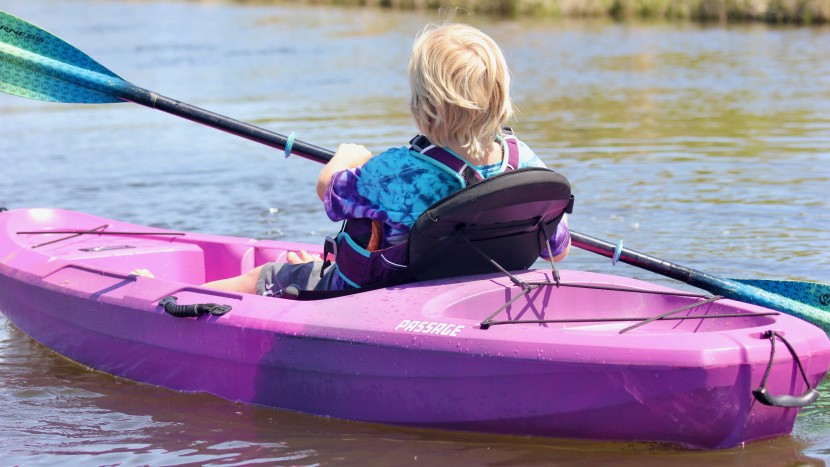 astral otter 2.0 - the otter is comfortable to wear with a high rise seat back.