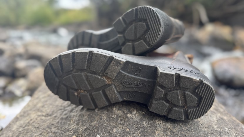 blundstone original chelsea - a strong lug pattern makes sure your feet stay put when things get...