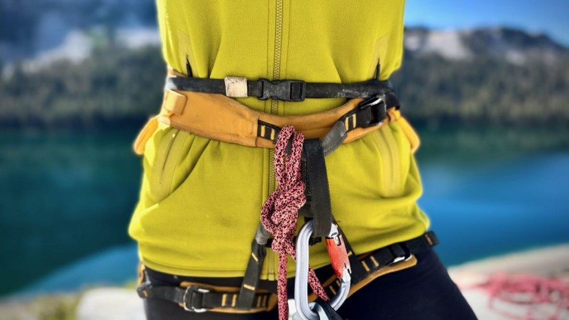 arc'teryx kyanite hoody for women - the slim fitting design reduces bulk and makes for easy layering.