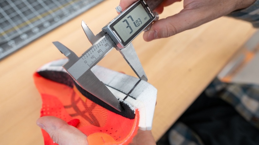 running shoes womens - the metaspeed sky tokyo delivers a well-cushioned ride with powerful...