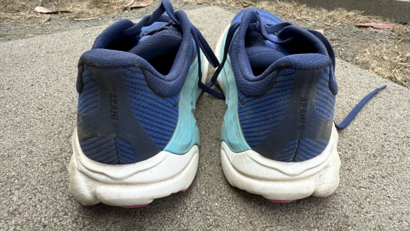 hoka arahi 8 for women - the arahi 8 features a well-shaped, soft, plush heel collar that&#039;s...