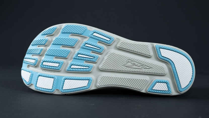 altra escalante 4 - altra&#039;s anatomical grooves help aid flexibility, and provide a...