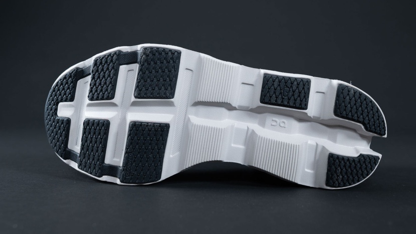 on cloudmonster 2 - the grooves on the cloudmonster attract rocks.