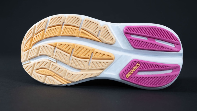 brooks ghost max 3 for women - the ghost max 3 delivers reliable, confidence-boosting traction for...