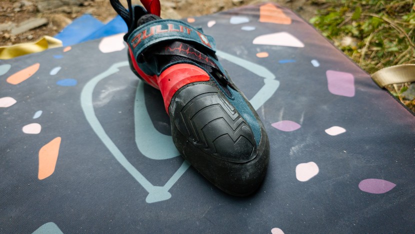 ocun bullit - the blunted toe makes it much harder to sneak into thin cracks.