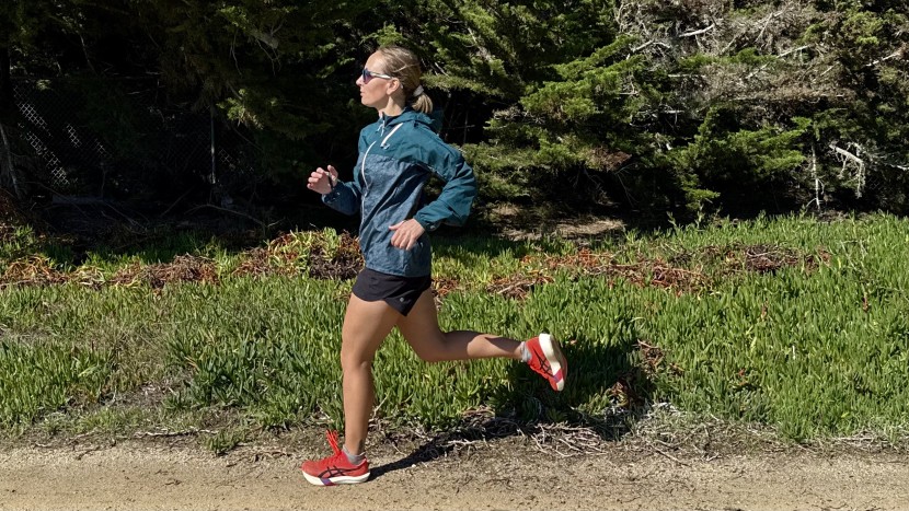 running jacket womens - the asics fujitrail packable is an easy-to-pack, comfortable running...