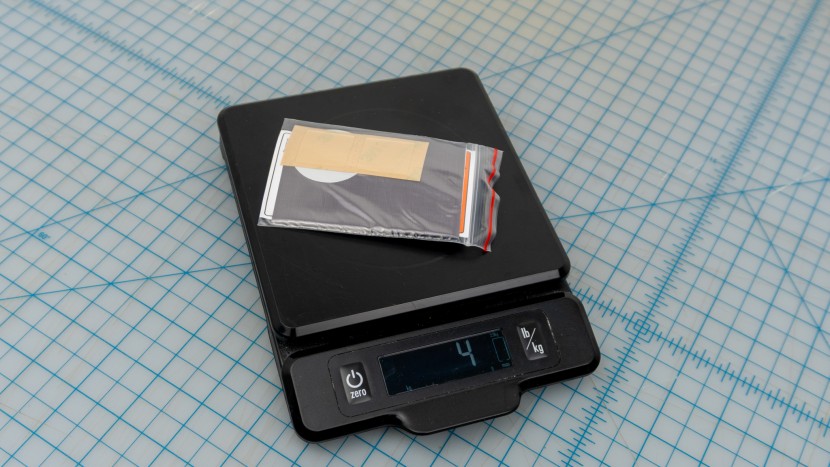 the clutch repair kit comes in at a meaty .1 ounce / 4 grams.