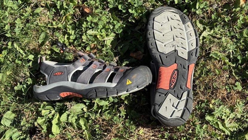 keen newport h2 - varying tread pattern and side grip provide traction and stability...