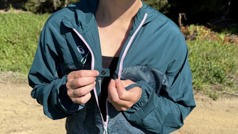 asics fujitrail packable for women - the ventilation snap on this jacket helps increase breathability...