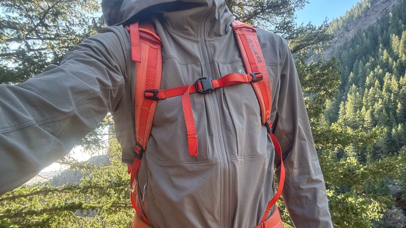 softshell jacket - even in high end models, the hand pockets are often blocked by a hip...