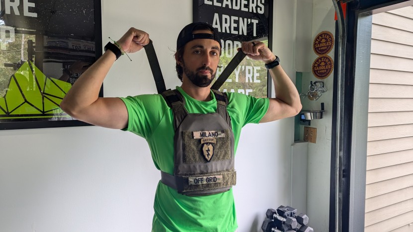 easy-to-adjust velcro straps help with a custom fit.