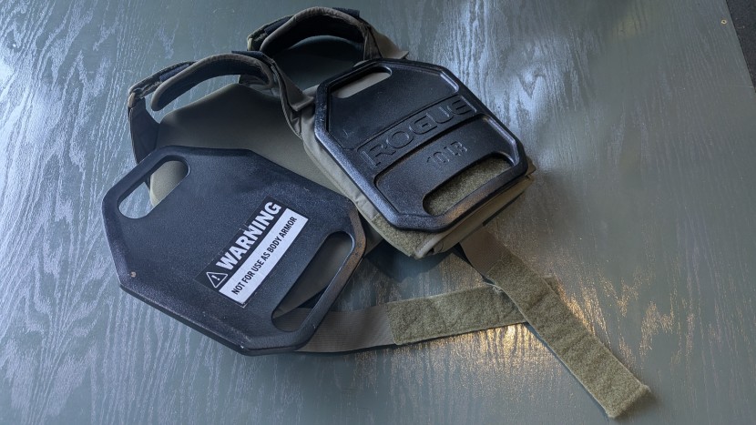 rogue plate carrier - we tested the rogue with both the 5 and 10 pound weight plates, for...