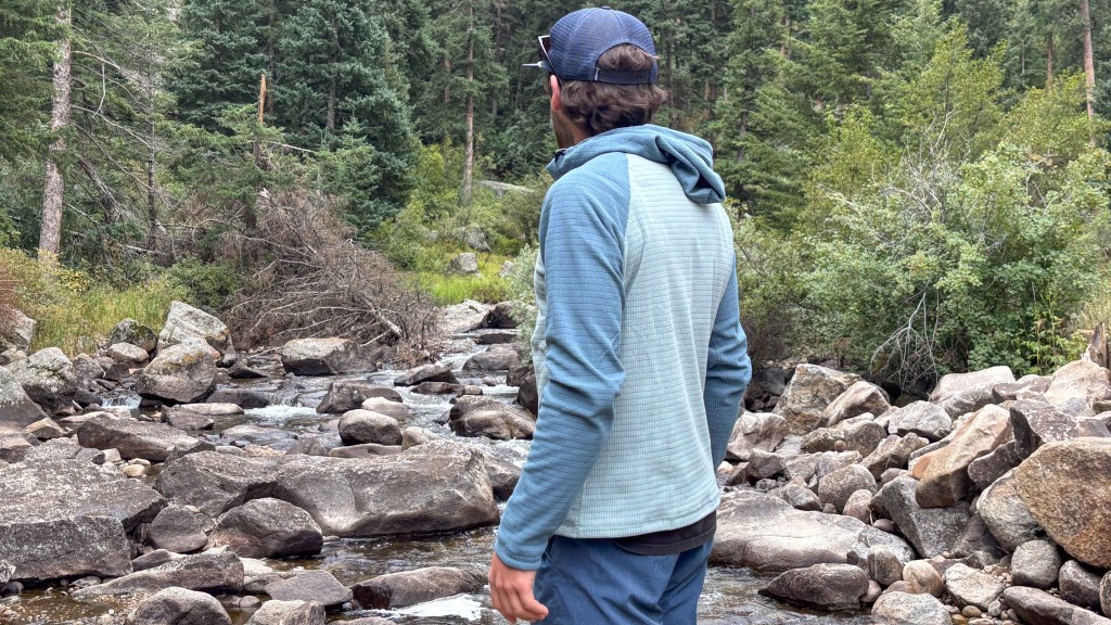 mountain hardwear summit grid hoody - this pullover fleece won us over, offering a great fit that we...