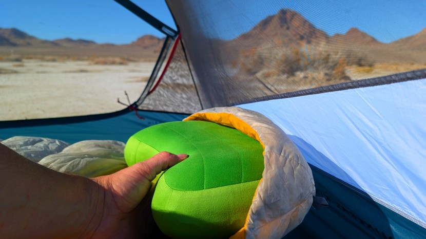 sea to summit aeros premium - the aeros is perfectly shaped to fit nearly any mummy bag hood.