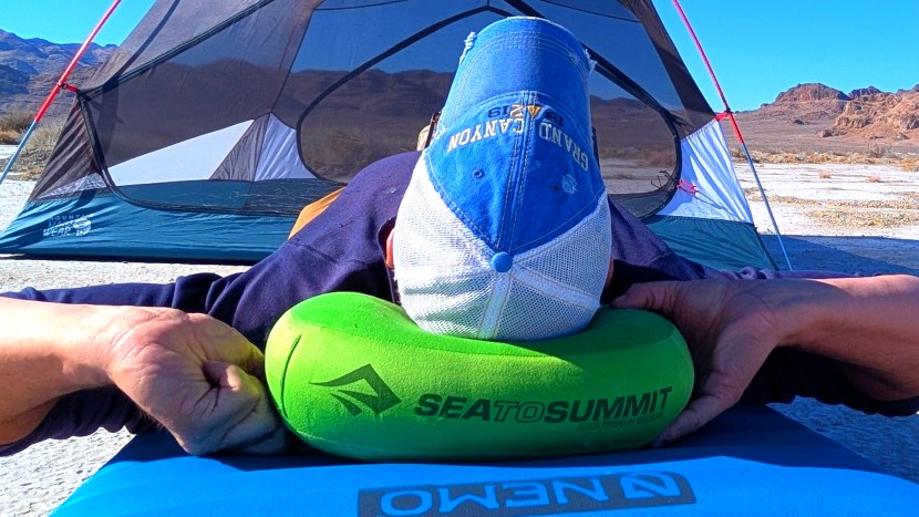 sea to summit aeros premium - showing how the aeros cradles and supports.