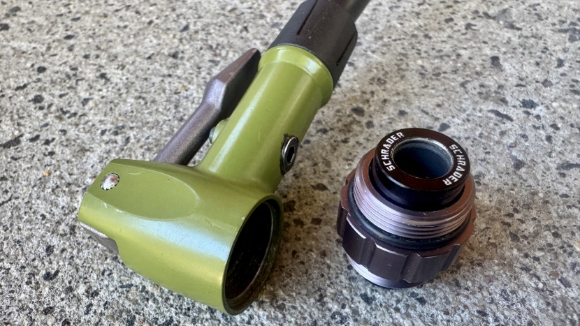 silca terra floor pump - swapping from presta to schrader requires unscrewing the end of the...
