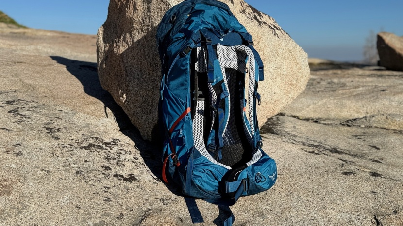 osprey atmos ag lt 65 - the atmos ag lt has a mesh back panel that wraps onto the hip belt...