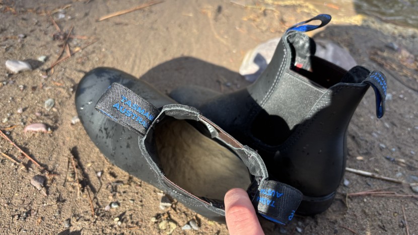 rain boots - the shearling liner on the footbed of the blundstone thermal chelsea...