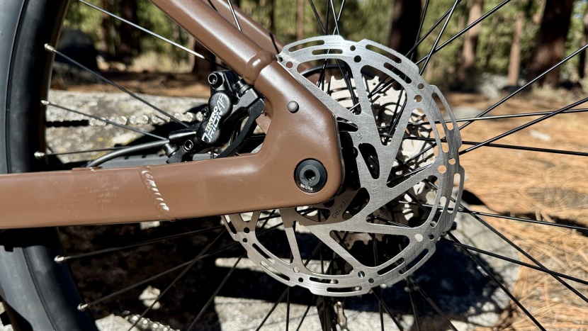 quad-piston brakes and 180mm rotors,