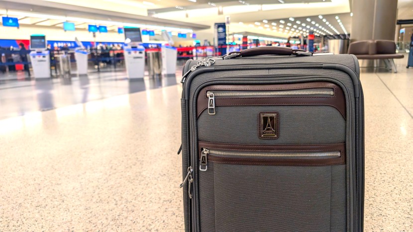 travelpro platinum elite 21" expandable spinner - domestic or international, this bag is ready to go anywhere.