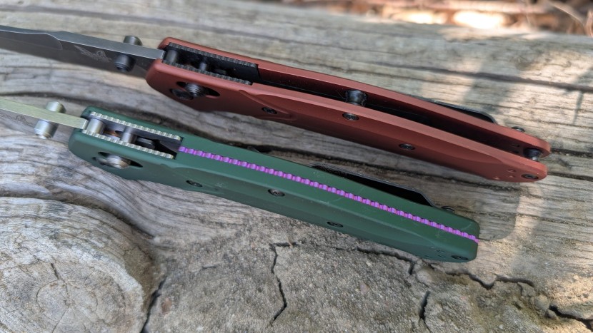 benchmade 940 osborne - the standard osborne (below) has scales that fully meet in the...