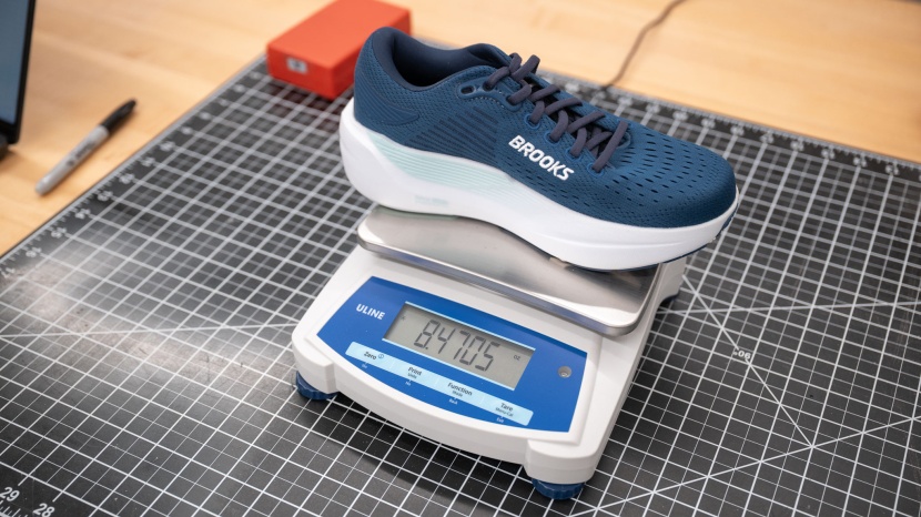 brooks ghost max 3 for women - the ghost max 3 weighs 8.4 ounces per shoe (us 6.5).