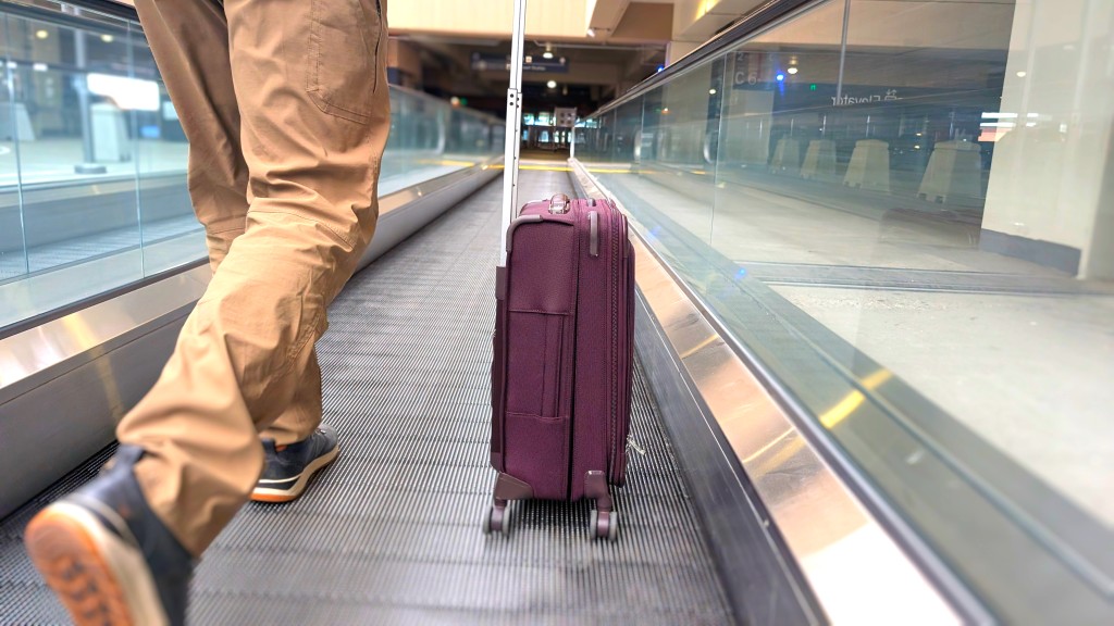 briggs &amp; riley baseline essential spinner - this bag&#039;s premium wheels absorb shock, so they roll well even on...