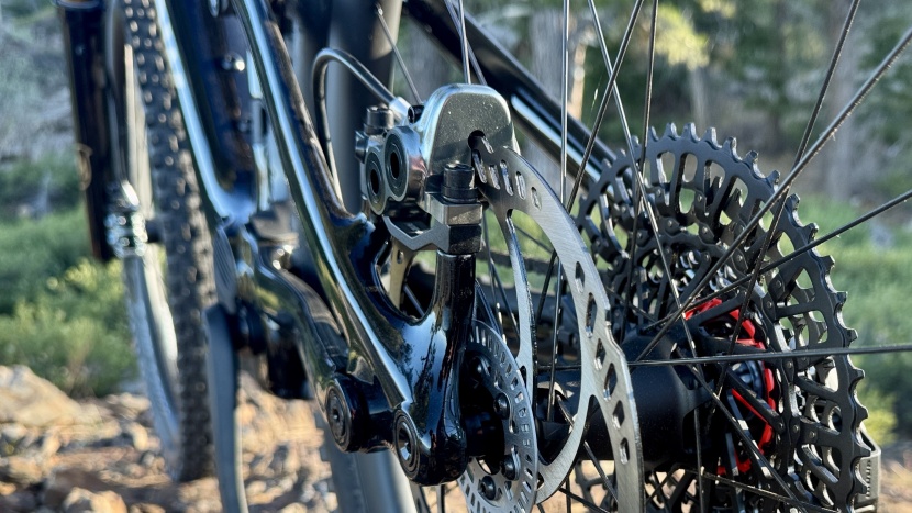 magura mt7 brakes utilize 4-piston calipers and dot fluid to deliver...