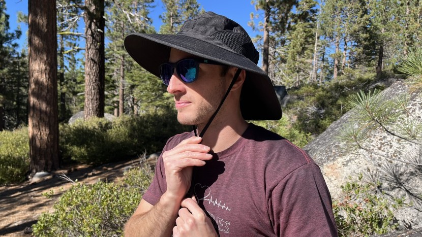 einskey classic - the chin strap keeps the hat comfortably in place.