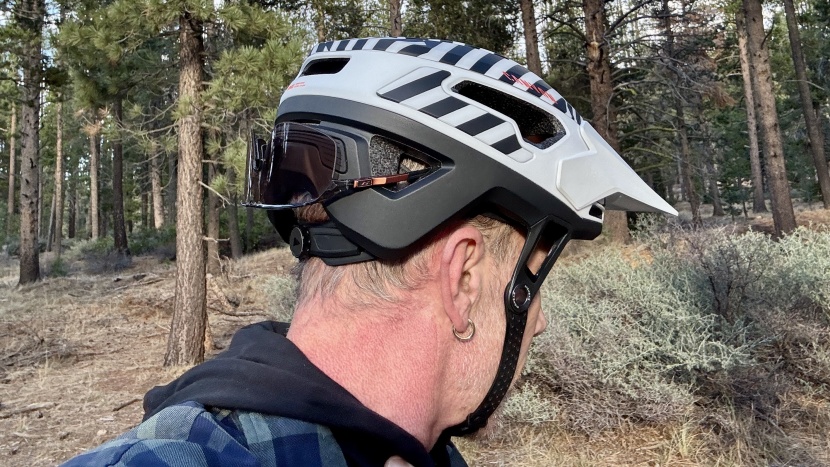 canyon deflectr rls helmet - sunglass storage is nice and tight on the deflectr.