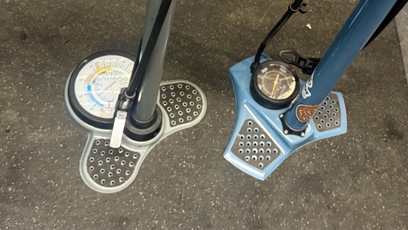 specialized air tool mtb floor pump - the contrast of bases, with each providing excellent stability.