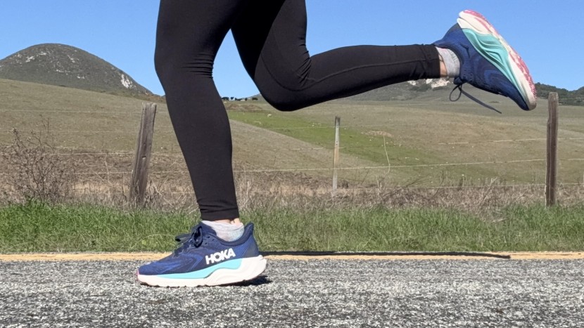 hoka arahi 8 for women - the updated arahi provides reliable traction for everyday runs on...