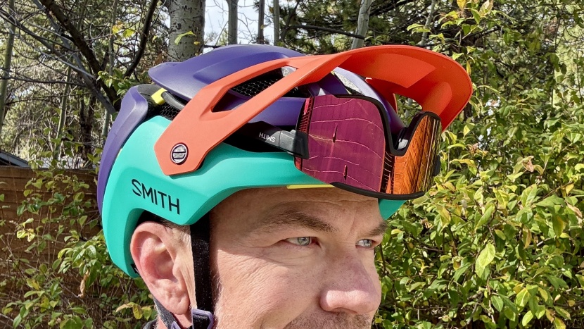 smith forefront 3 - sunglass storage on the forefront 3 can be used with the visor up.