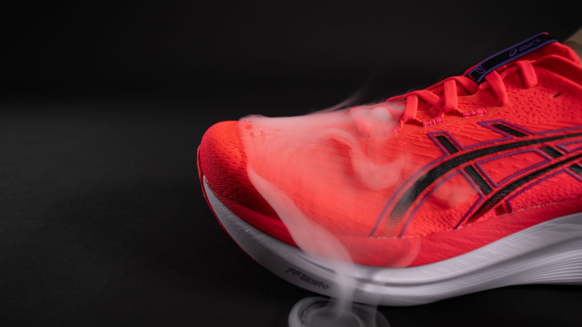 asics gel-nimbus 27 - the nimbus forefoot breathes well, but the plusher materials at the...