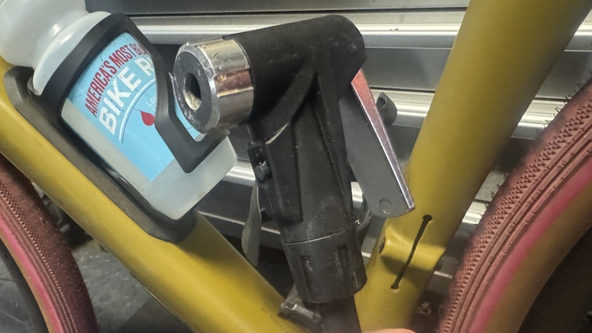 cannondale precise floor pump - the smart head has all the features we want, but isn't exceptionally...