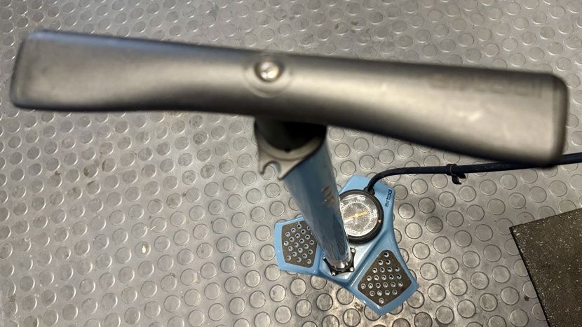 specialized air tool mtb floor pump - the ergonomic handle was easy to use with one or two hands, and the...