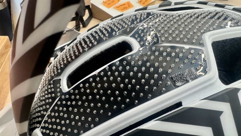 canyon deflectr rls helmet - the rls technology relies on hundreds of these 2mm plastic bearings...