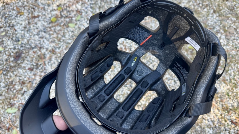 poc cularis - the ample open space in the helmet makes it easy to understand why...