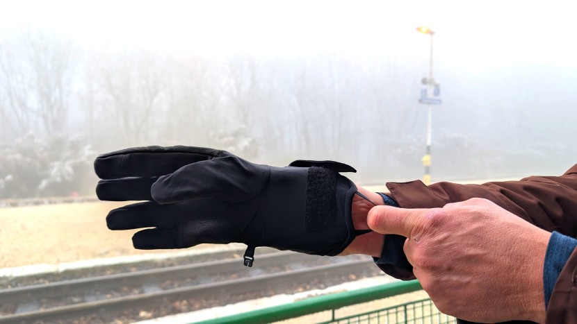 a pull strap, like the one on the or sureshot pro, makes getting the...