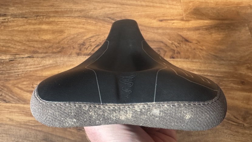 sqlab 611 ergowave mtb carbon - our criticism of the saddle isn't much more than that the kevlar...