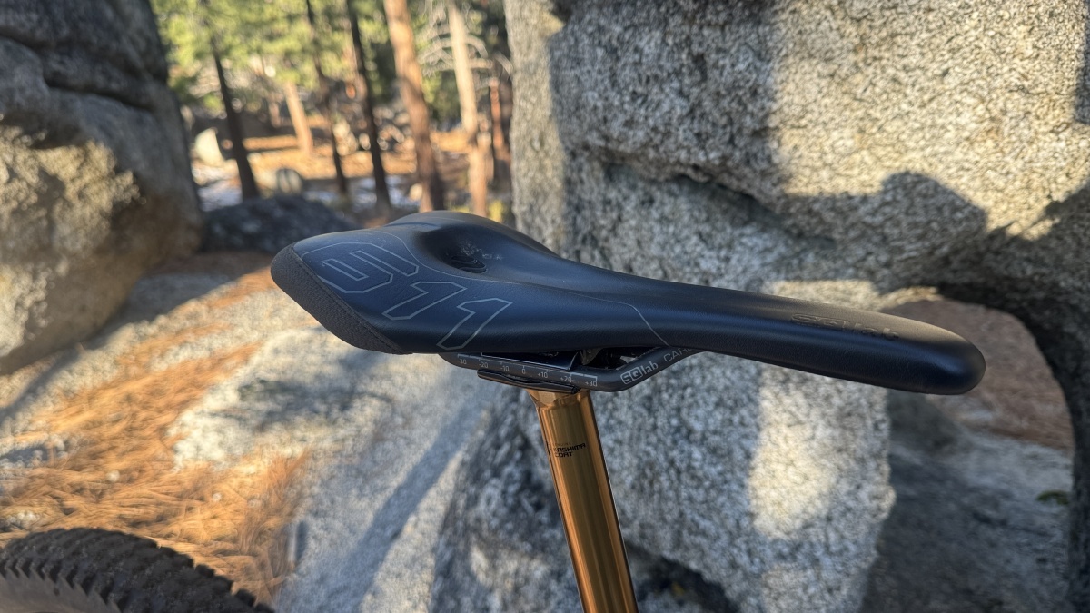 SQlab 611 Ergowave MTB Carbon Review (A progressive design that delivers high comfort with very low padding.)