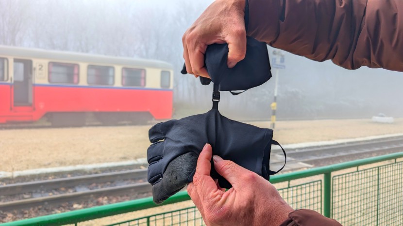 outdoor research sureshot pro - we liked using the glove clips to keep ours from getting lost when...