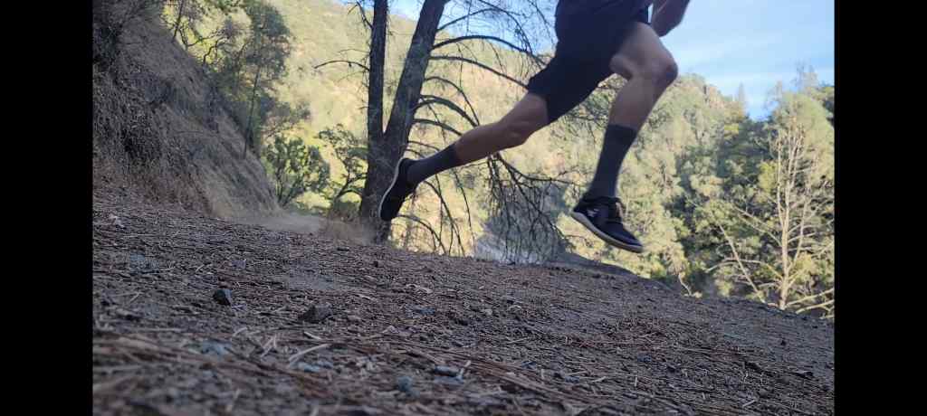 Flat bottom outlet running shoes